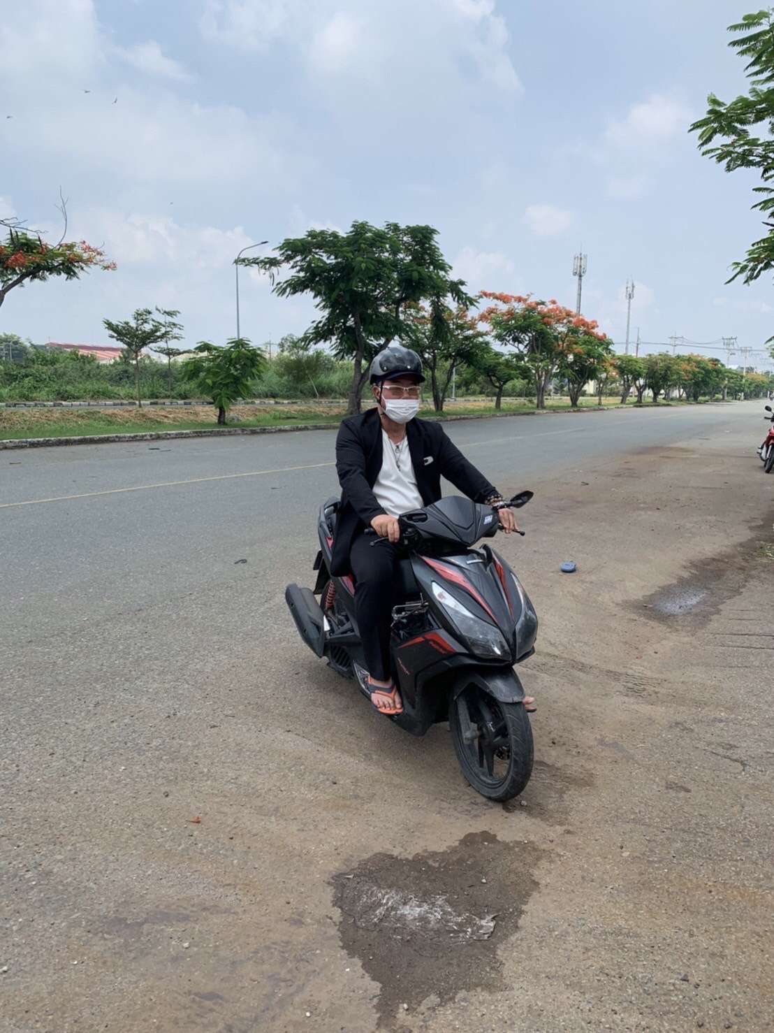 ベトナムにてバイクで会社周り